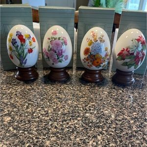 Vintage Avon - Set of vintage Avon “Gifts of nature” porcelain Eggs collection